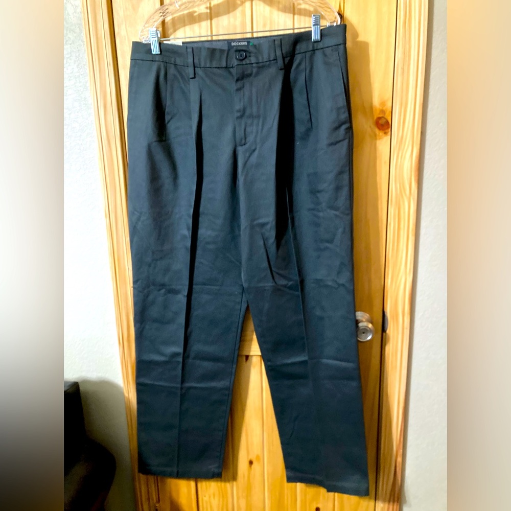 NWT - Dockers size 35 x 32 black classic fit pleated trousers